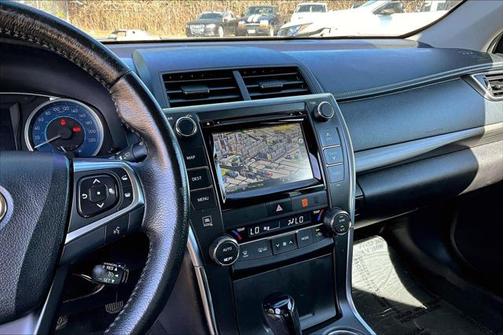 2016 Toyota Camry Hybrid XLE