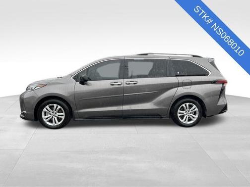 2022 Toyota Sienna XSE 7 Passenger