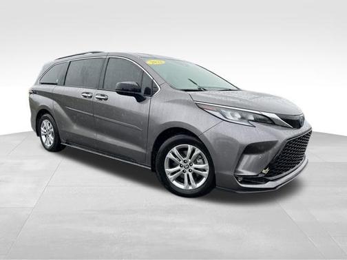 2022 Toyota Sienna XSE 7 Passenger