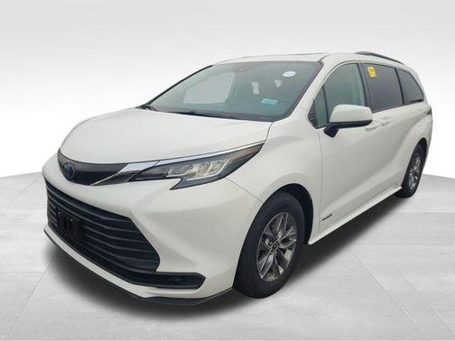 2021 Toyota Sienna LE