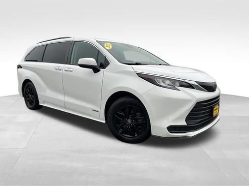 2021 Toyota Sienna LE