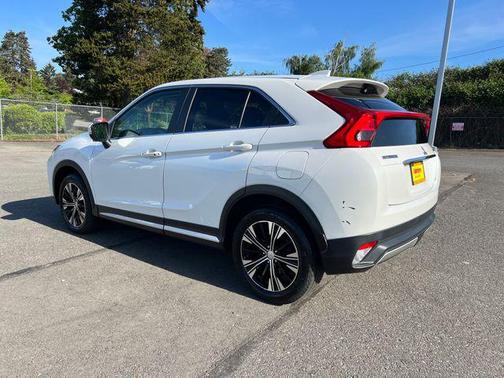 Diamond White Pearl 2018 Mitsubishi Eclipse Cross SE