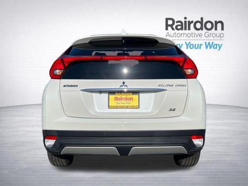 Diamond White Pearl 2018 Mitsubishi Eclipse Cross SE