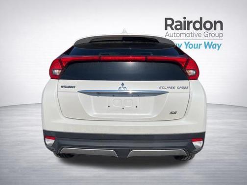 Diamond White Pearl 2018 Mitsubishi Eclipse Cross SE