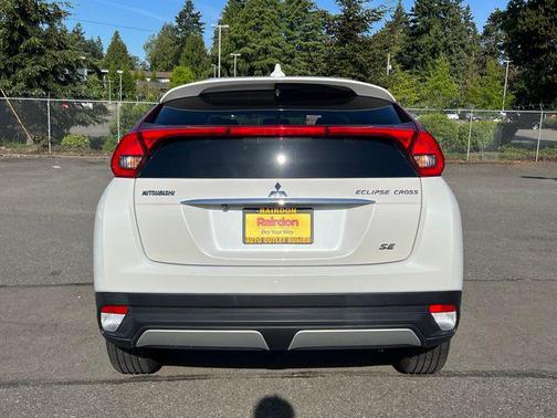 Diamond White Pearl 2018 Mitsubishi Eclipse Cross SE