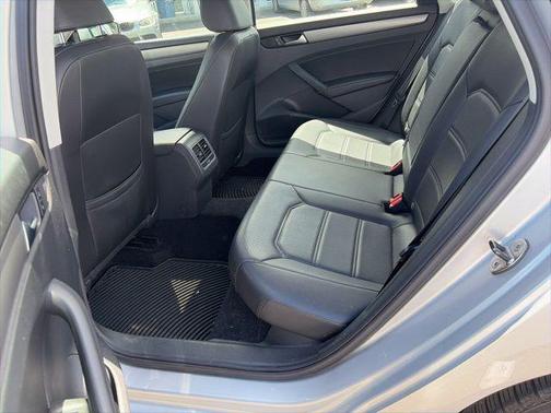 Reflex Silver Metallic 2014 Volkswagen Passat 2.0L TDI DSG SE w/Sunroof