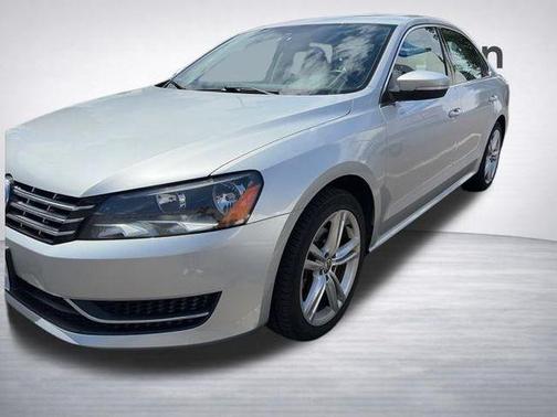 Reflex Silver Metallic 2014 Volkswagen Passat 2.0L TDI DSG SE w/Sunroof