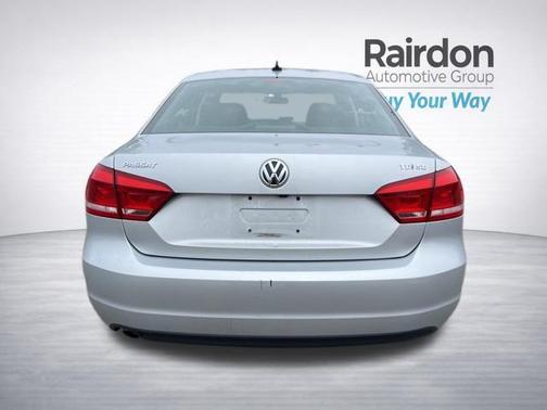 Reflex Silver Metallic 2014 Volkswagen Passat 2.0L TDI DSG SE w/Sunroof
