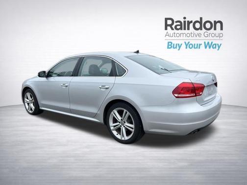 Reflex Silver Metallic 2014 Volkswagen Passat 2.0L TDI DSG SE w/Sunroof