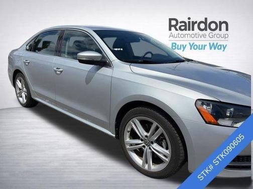 Reflex Silver Metallic 2014 Volkswagen Passat 2.0L TDI DSG SE w/Sunroof