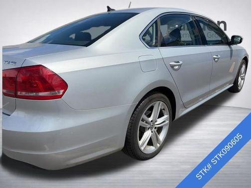 Reflex Silver Metallic 2014 Volkswagen Passat 2.0L TDI DSG SE w/Sunroof