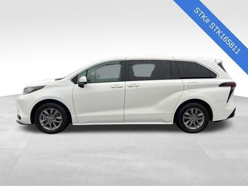 2023 Toyota Sienna LE