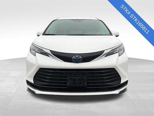 2023 Toyota Sienna LE