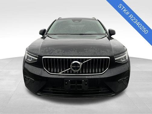 2024 Volvo XC40 B5 Plus Bright Theme