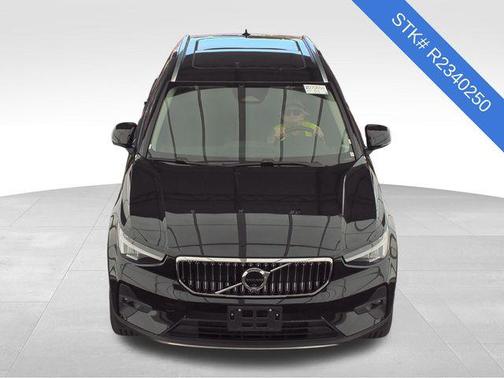 2024 Volvo XC40 B5 Plus Bright Theme