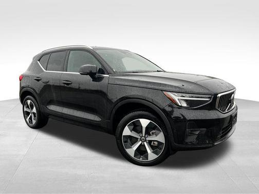 2024 Volvo XC40 B5 Plus Bright Theme