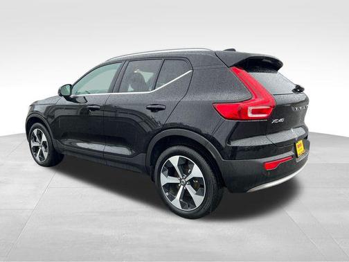 2024 Volvo XC40 B5 Plus Bright Theme