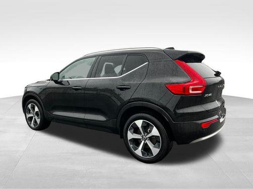 2024 Volvo XC40 B5 Plus Bright Theme