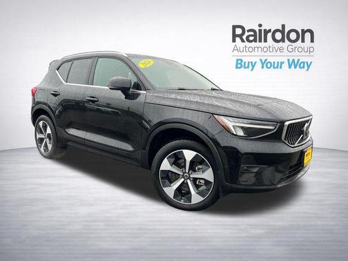 2024 Volvo XC40 B5 Plus Bright Theme