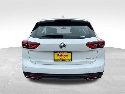 2019 Buick Regal TourX AWD Essence