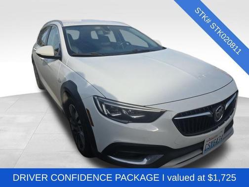 2019 Buick Regal TourX AWD Essence