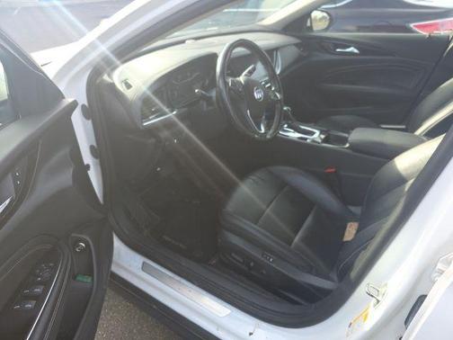 2019 Buick Regal TourX AWD Essence