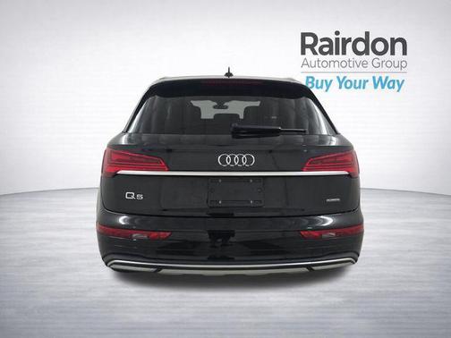 Black Metallic 2023 Audi Q5 40 Premium