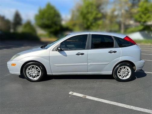 Photo 5 of 21 of 2003 Ford Focus ZX5