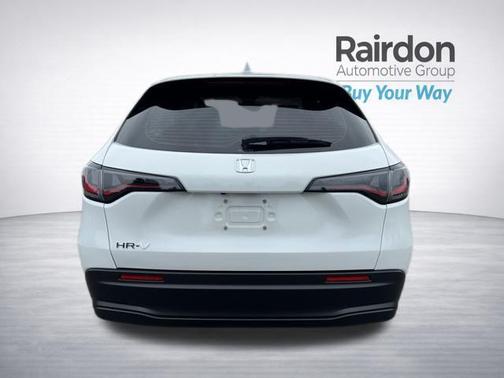 Platinum White Pearl 2024 Honda HR-V LX