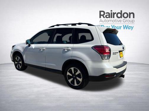 Crystal White Pearl 2017 Subaru Forester 2.5i Limited