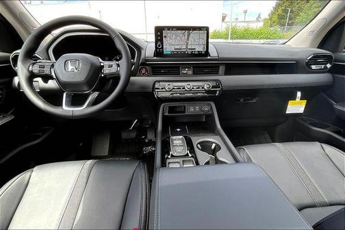 2025 Honda Pilot Touring 8-Passenger