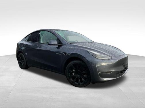 2022 Tesla Model Y Long Range Dual Motor All-Wheel Drive