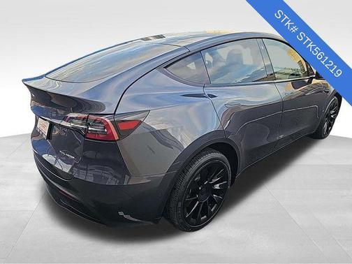 2022 Tesla Model Y Long Range Dual Motor All-Wheel Drive