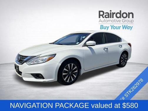 Pearl White 2016 Nissan Altima 2.5 SV