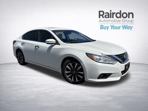 Pearl White 2016 Nissan Altima 2.5 SV