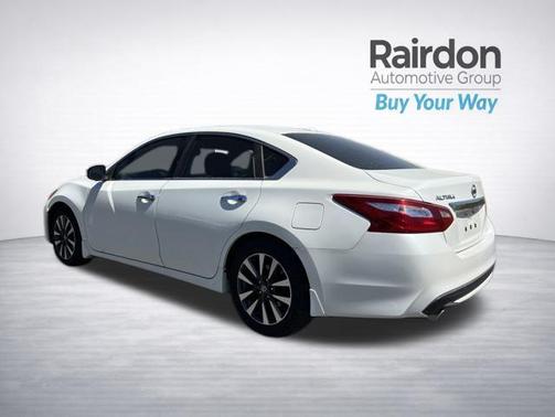 Pearl White 2016 Nissan Altima 2.5 SV