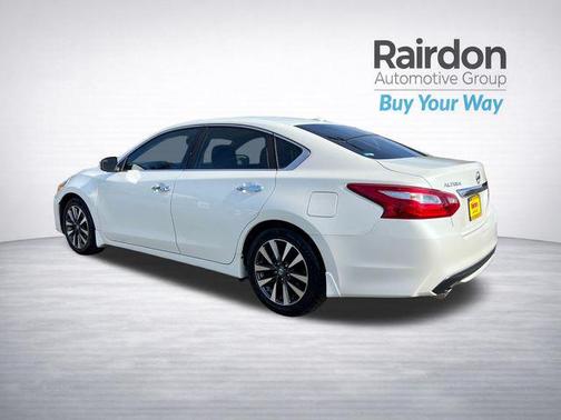 Pearl White 2016 Nissan Altima 2.5 SV