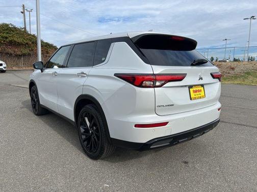 2022 Mitsubishi Outlander SE