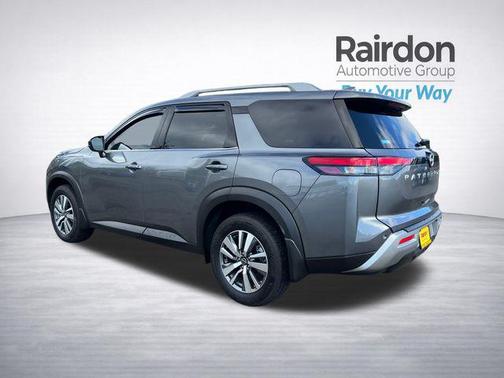 Gun Metallic 2025 Nissan Pathfinder SL 4WD