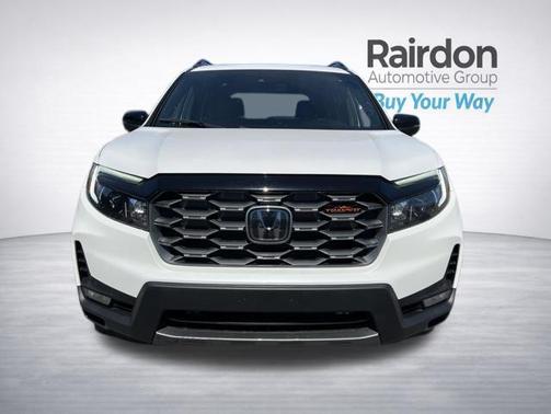 Platinum White Pearl 2023 Honda Passport AWD TrailSport