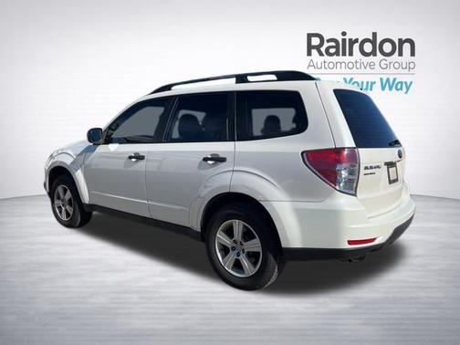 Satin White Pearl 2010 Subaru Forester 2.5 X
