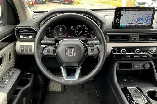 2025 Honda Pilot Touring 8-Passenger