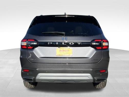 2025 Honda Pilot Touring 8-Passenger