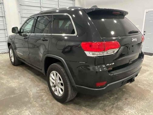 Brilliant Black Crystal Pearlcoat 2015 Jeep Grand Cherokee Laredo