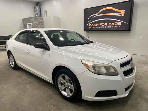 Summit White 2013 Chevrolet Malibu 1LS