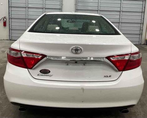 Super White 2016 Toyota Camry XLE