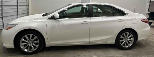 Super White 2016 Toyota Camry XLE