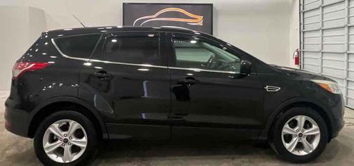 Tuxedo Black Metallic 2015 Ford Escape SE