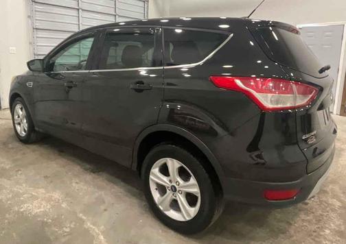 Tuxedo Black Metallic 2015 Ford Escape SE