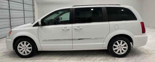 Bright White Clearcoat 2014 Chrysler Town & Country Touring